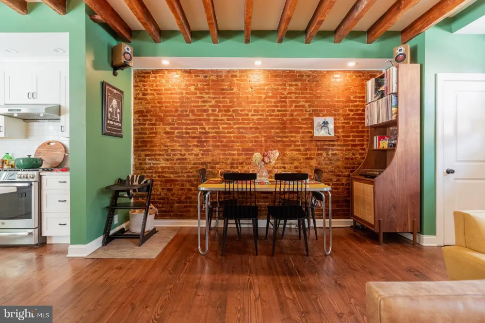 957 LAWRENCE Philadelphia, PA 19123