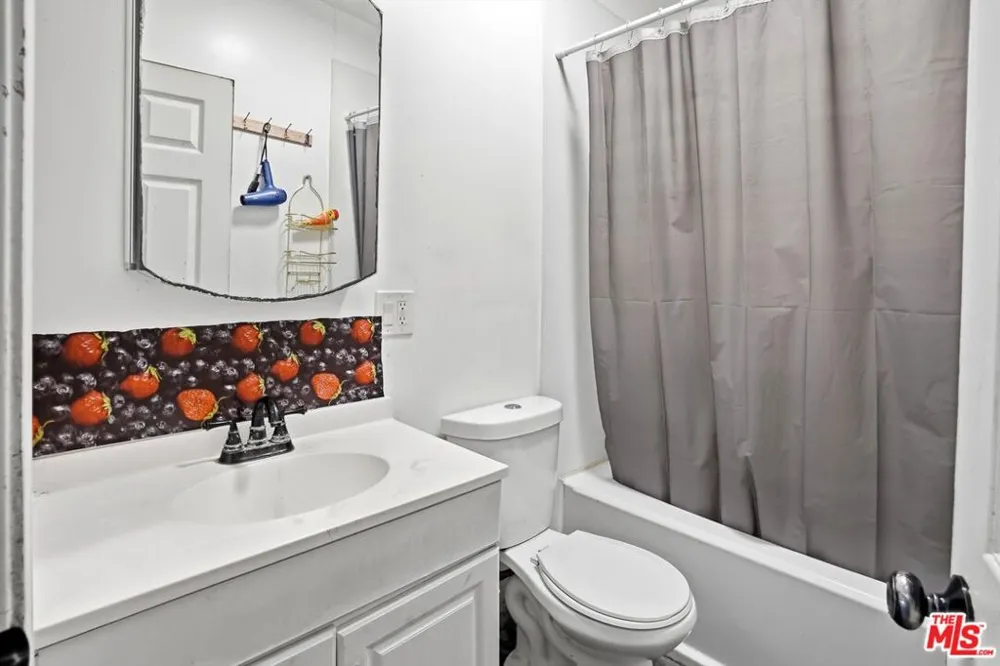 208 W 49th Street Los Angeles, CA 90037