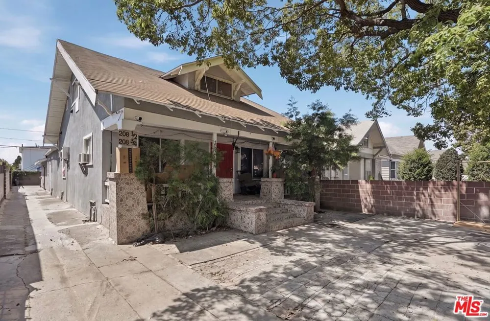 208 W 49th Street Los Angeles, CA 90037