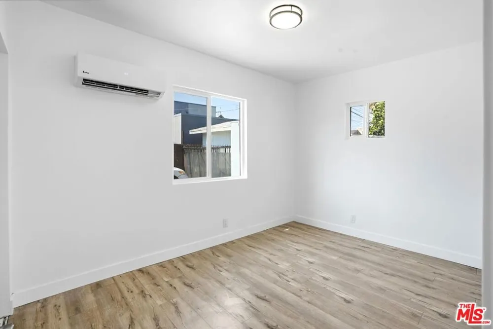 208 W 49th Street Los Angeles, CA 90037