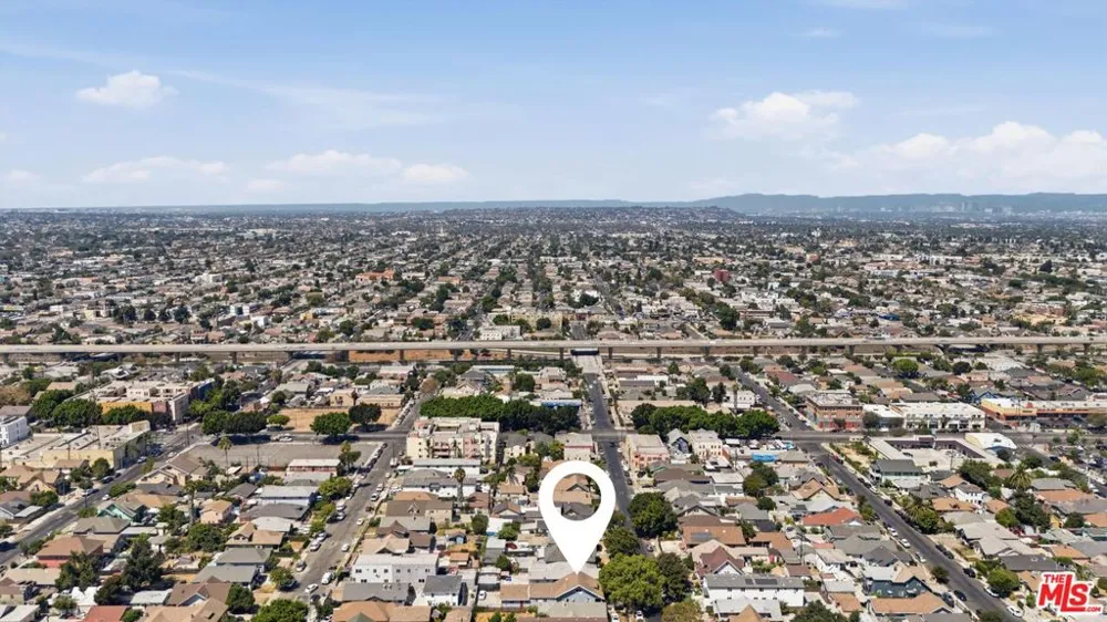 208 W 49th Street Los Angeles, CA 90037