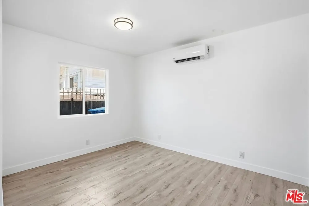 208 W 49th Street Los Angeles, CA 90037