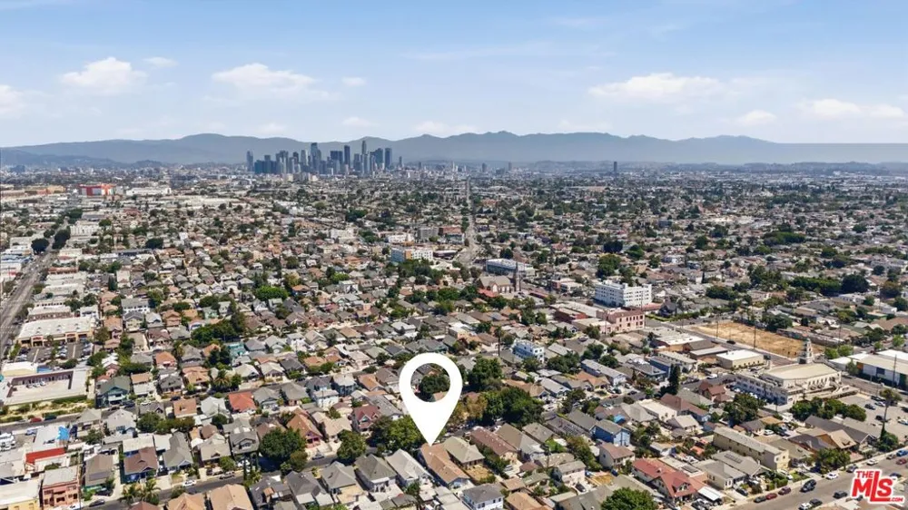 208 W 49th Street Los Angeles, CA 90037
