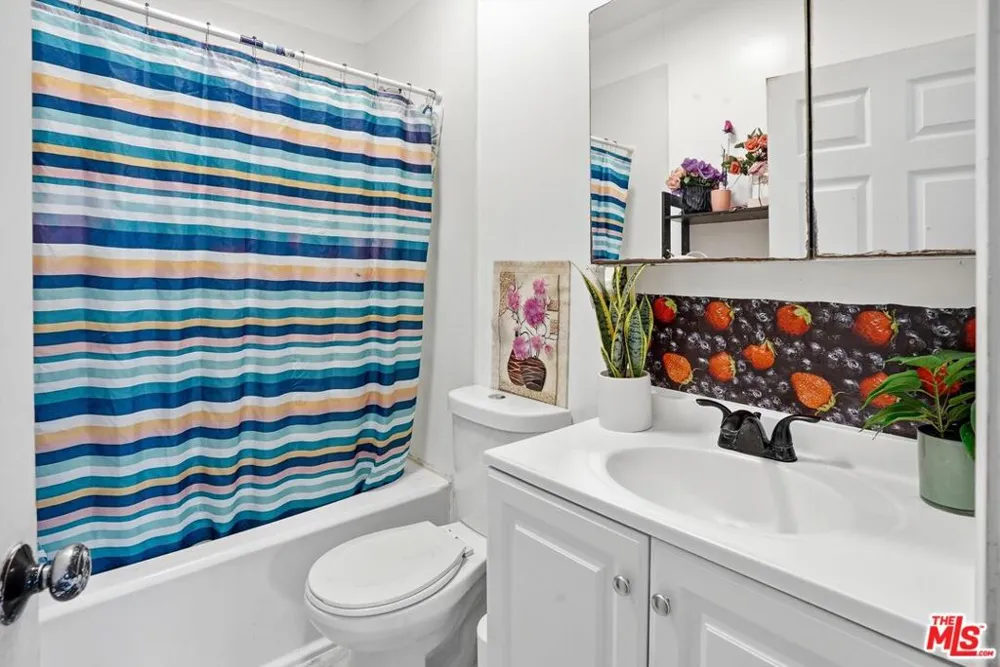 208 W 49th Street Los Angeles, CA 90037