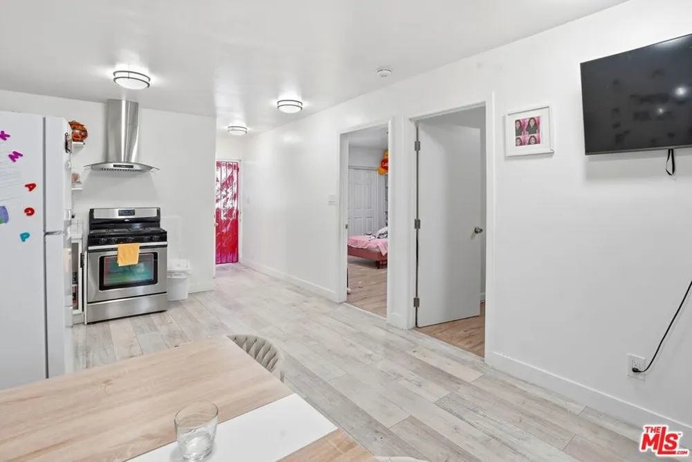 208 W 49th Street Los Angeles, CA 90037