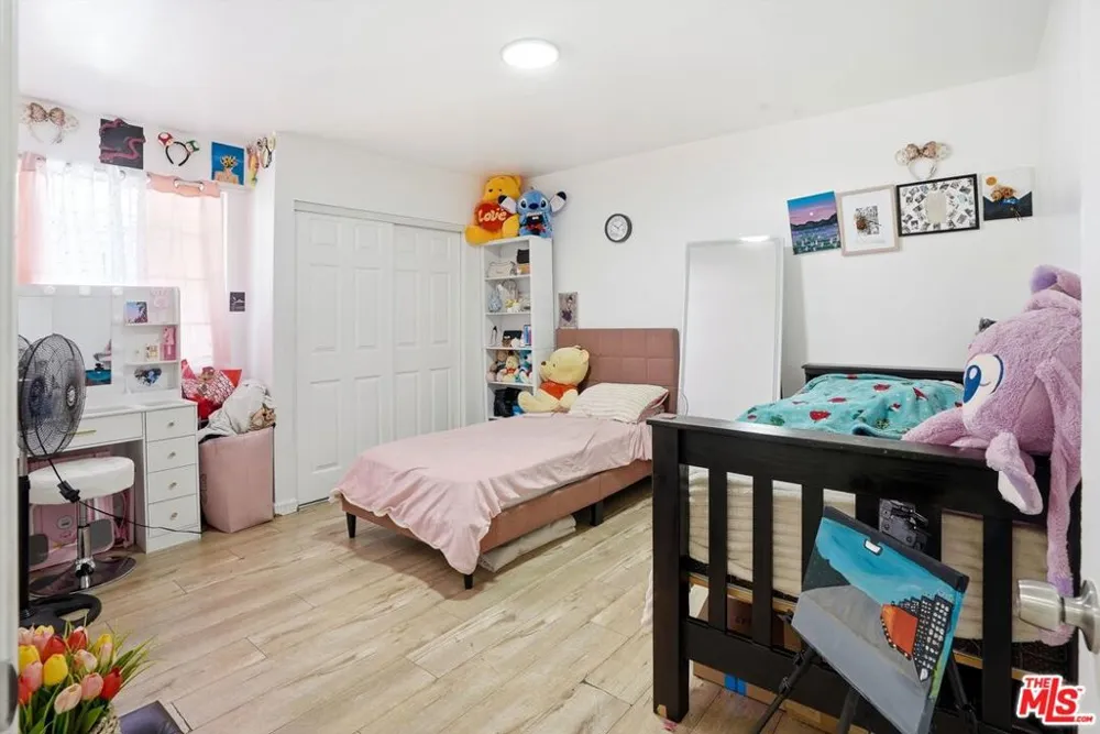 208 W 49th Street Los Angeles, CA 90037