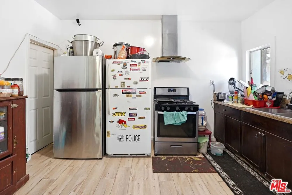 208 W 49th Street Los Angeles, CA 90037