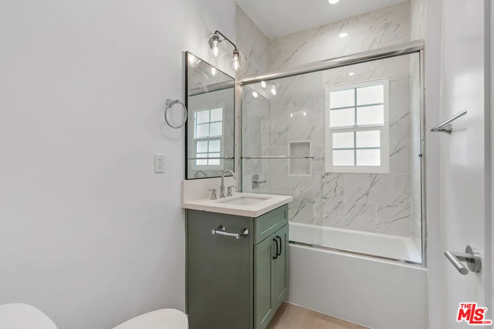 144 Swall Drive #5 Beverly Hills, CA 90211