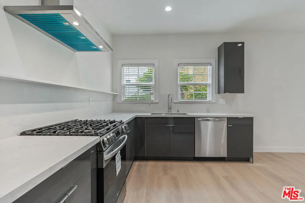 144 Swall Drive #5 Beverly Hills, CA 90211