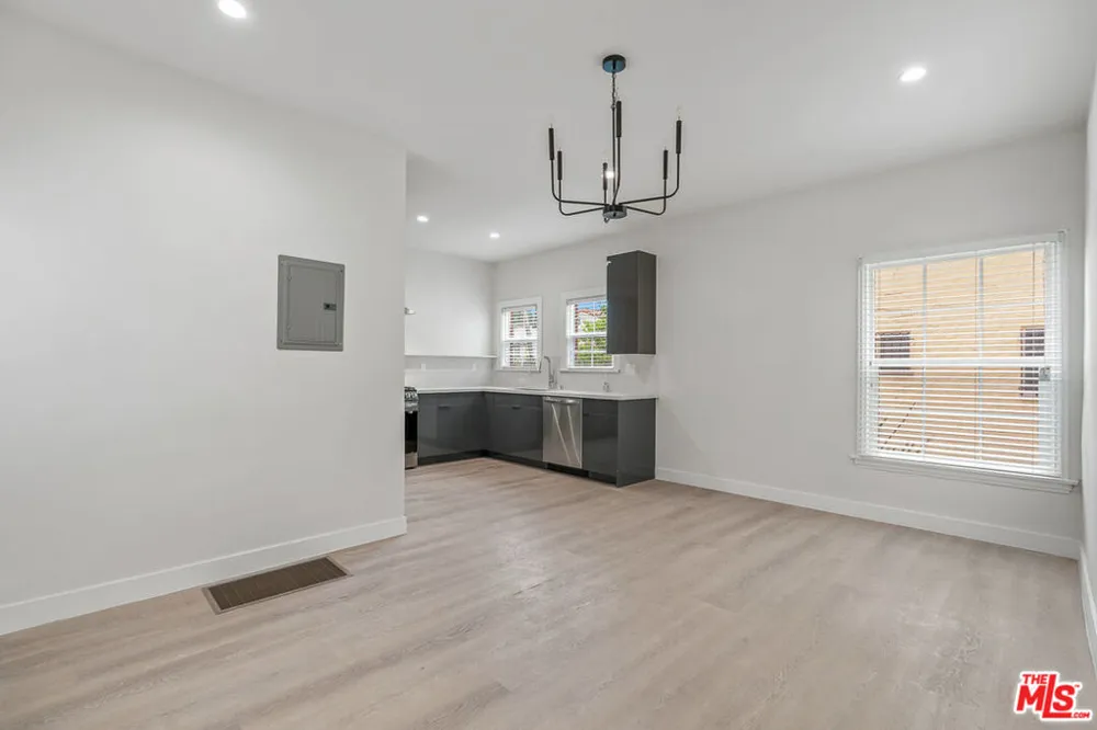 144 Swall Drive #5 Beverly Hills, CA 90211