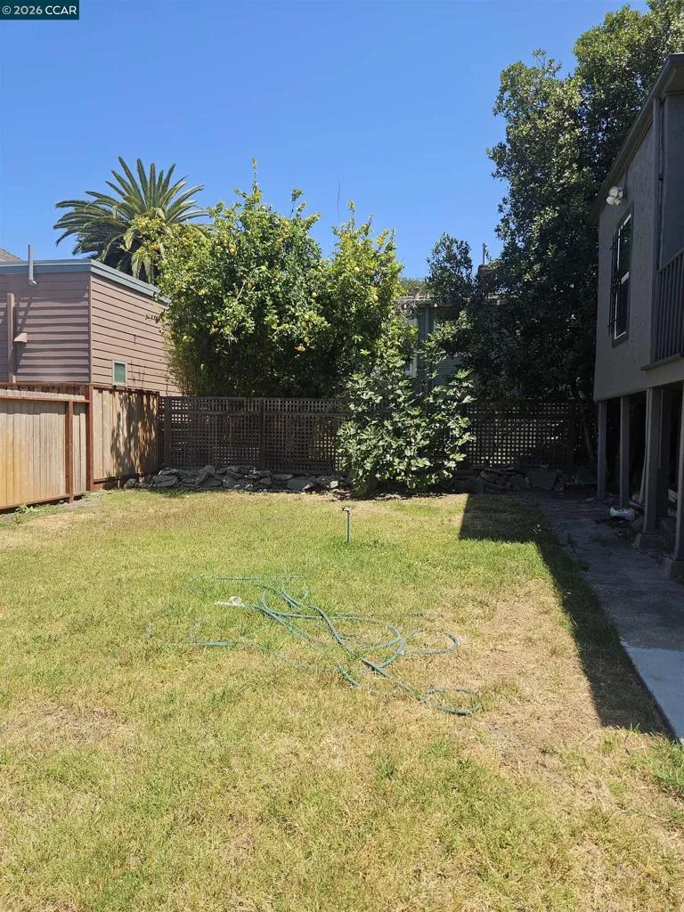 1056 55th Street Oakland, CA 94608
