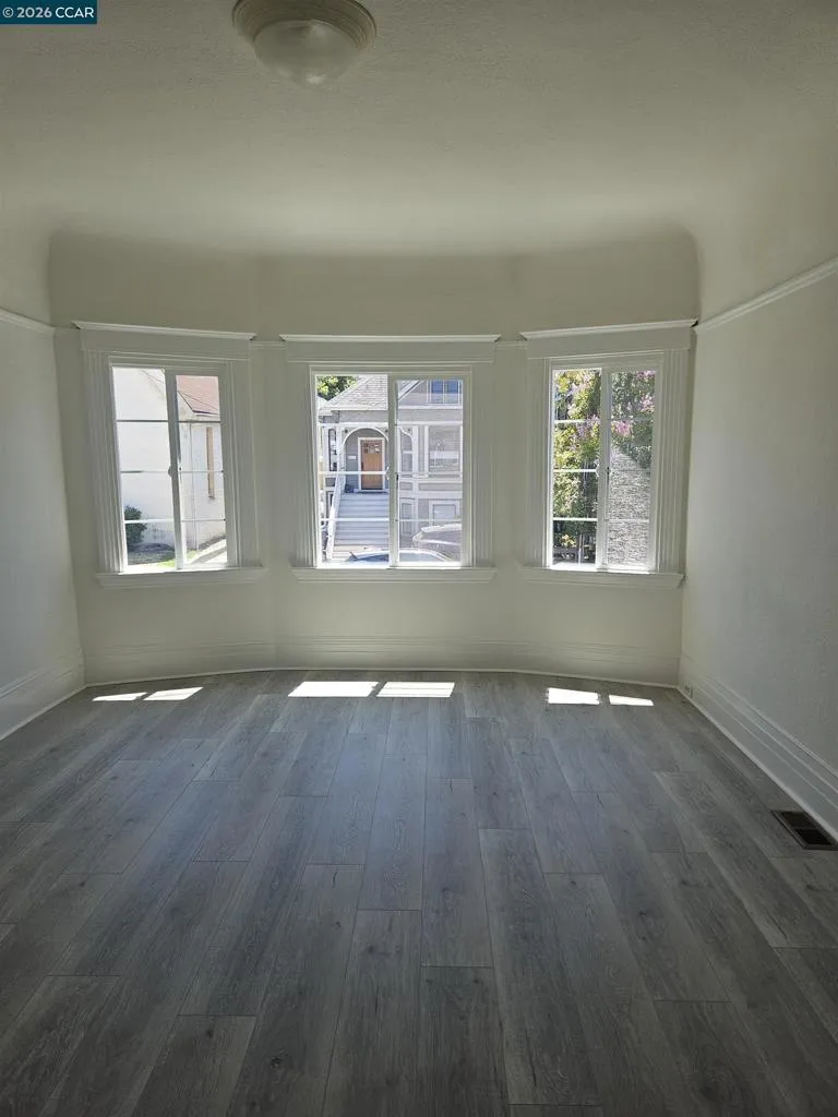1056 55th Street Oakland, CA 94608
