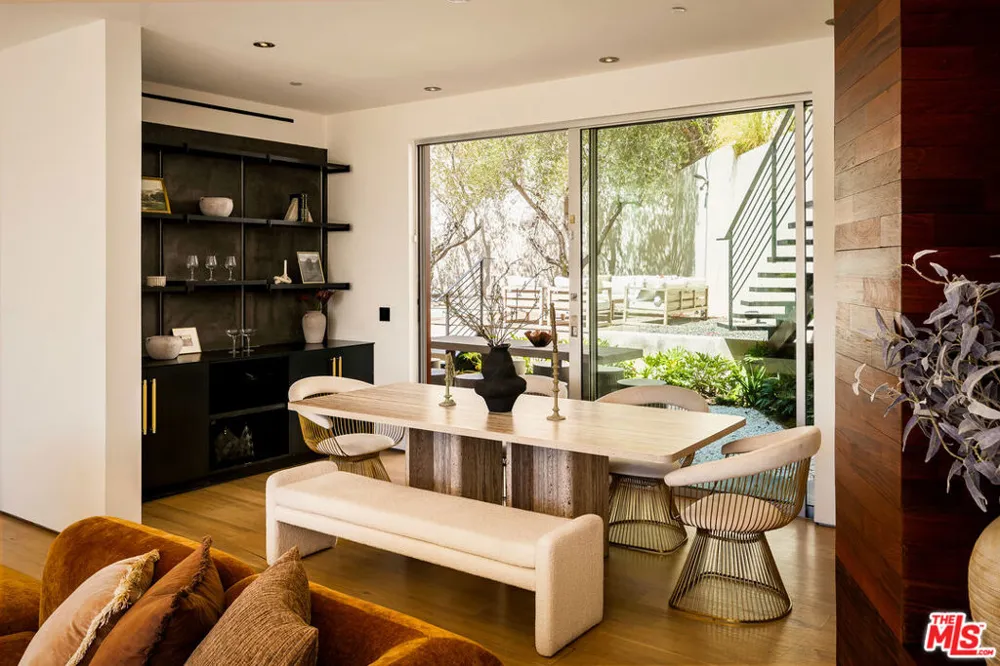 1700 Queens Court Los Angeles, CA 90069