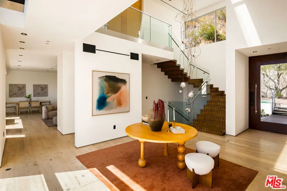 1700 Queens Court Los Angeles, CA 90069