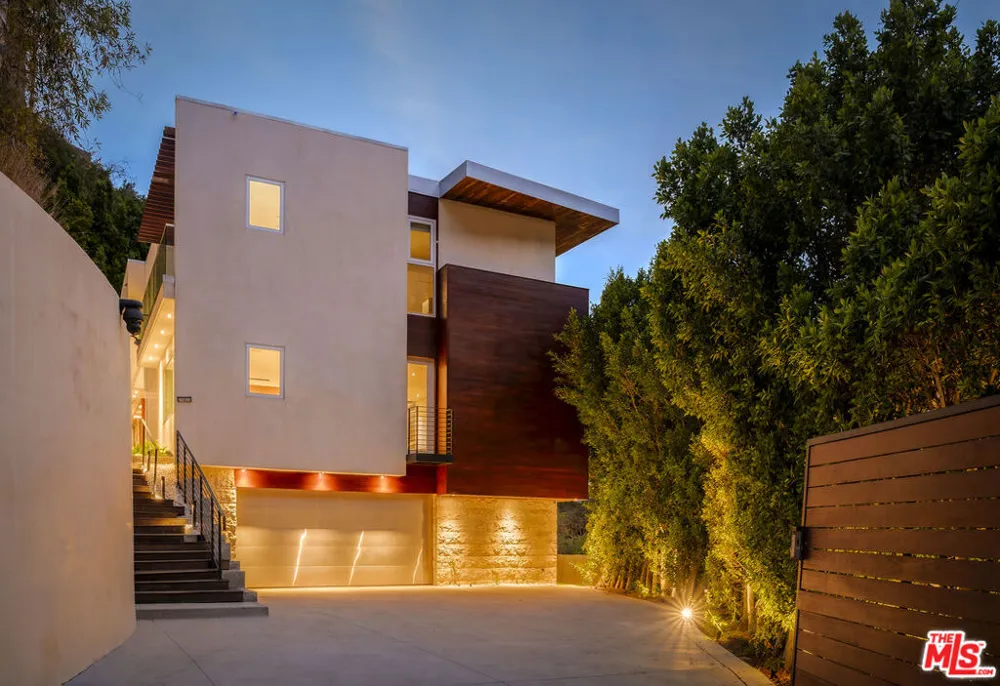 1700 Queens Court Los Angeles, CA 90069
