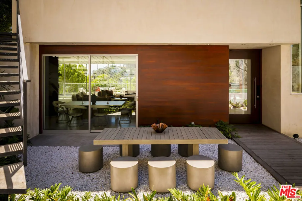1700 Queens Court Los Angeles, CA 90069