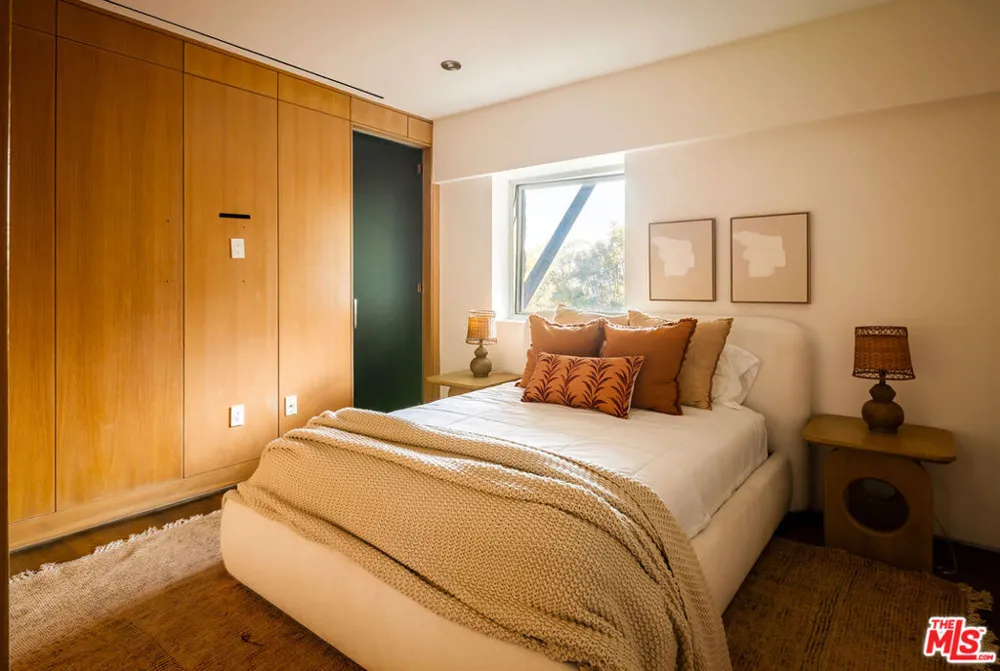 1700 Queens Court Los Angeles, CA 90069