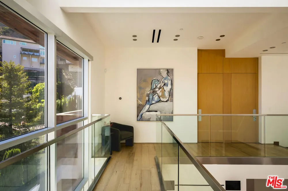 1700 Queens Court Los Angeles, CA 90069