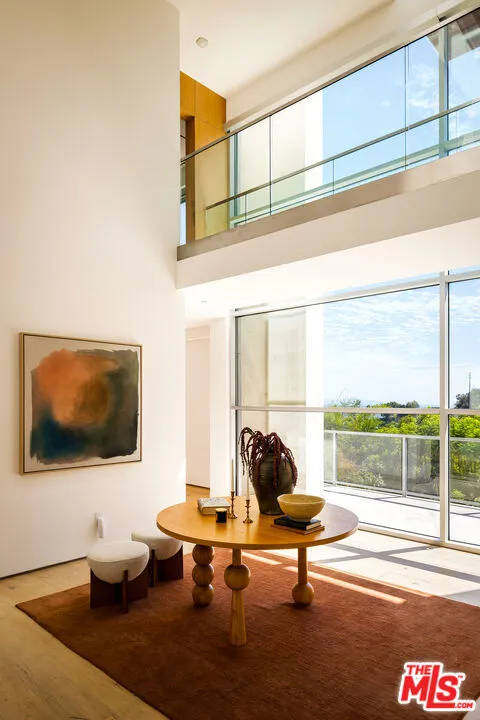 1700 Queens Court Los Angeles, CA 90069
