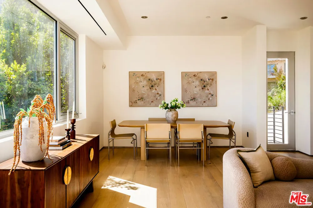 1700 Queens Court Los Angeles, CA 90069