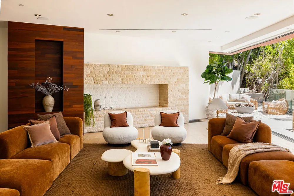 1700 Queens Court Los Angeles, CA 90069