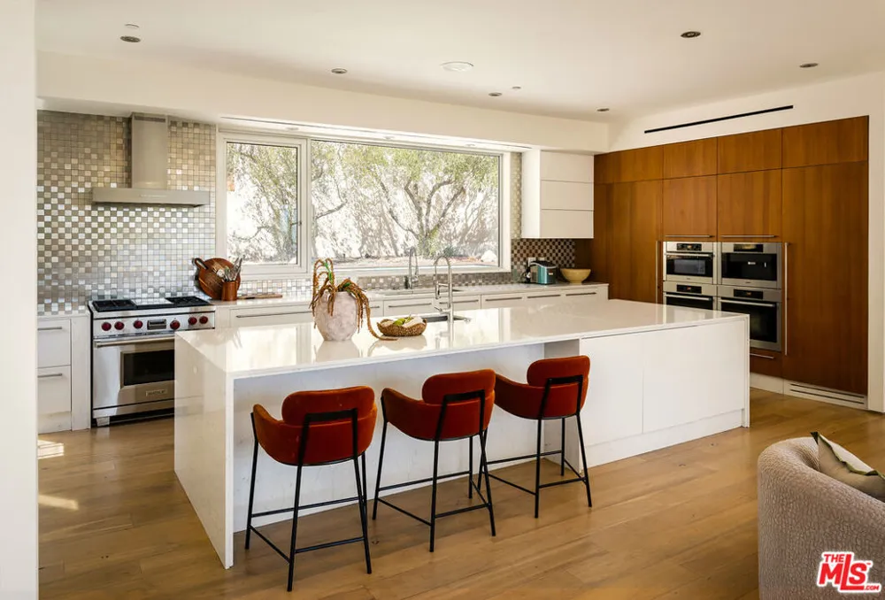 1700 Queens Court Los Angeles, CA 90069