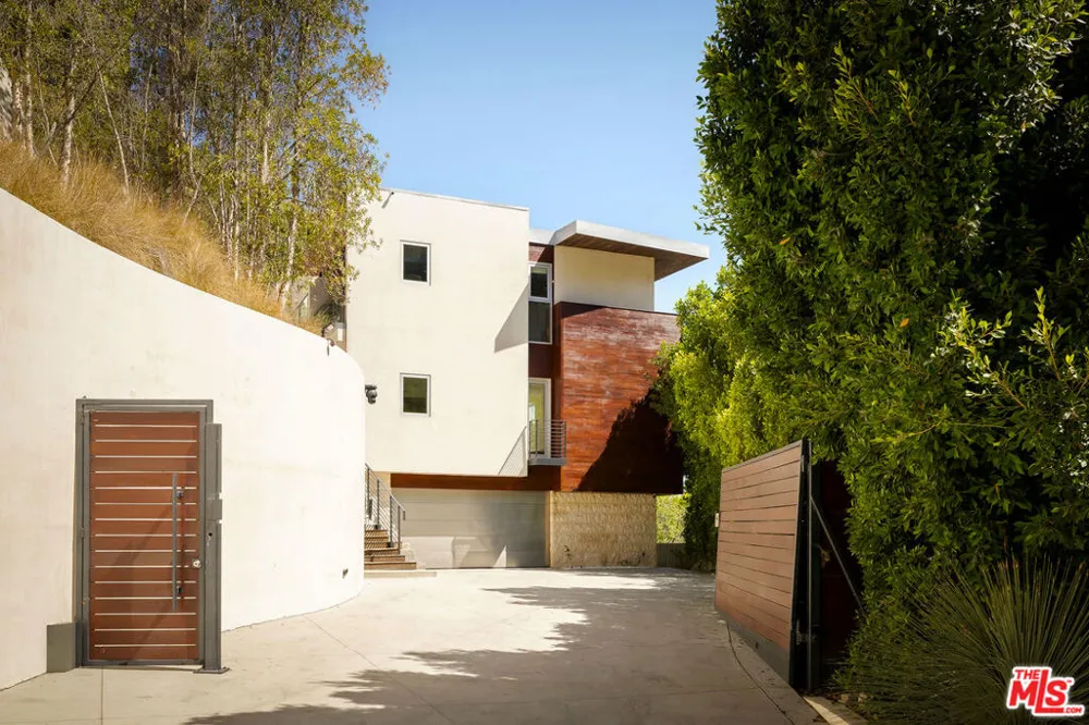 1700 Queens Court Los Angeles, CA 90069