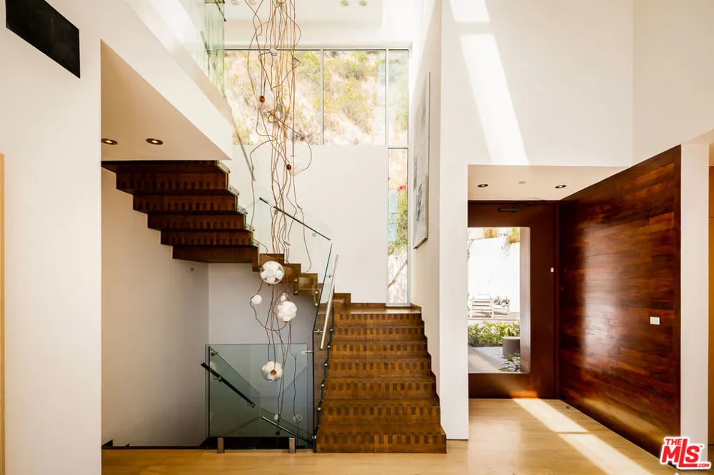 1700 Queens Court Los Angeles, CA 90069