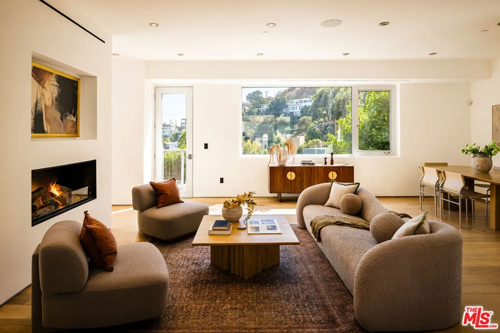 1700 Queens Court Los Angeles, CA 90069