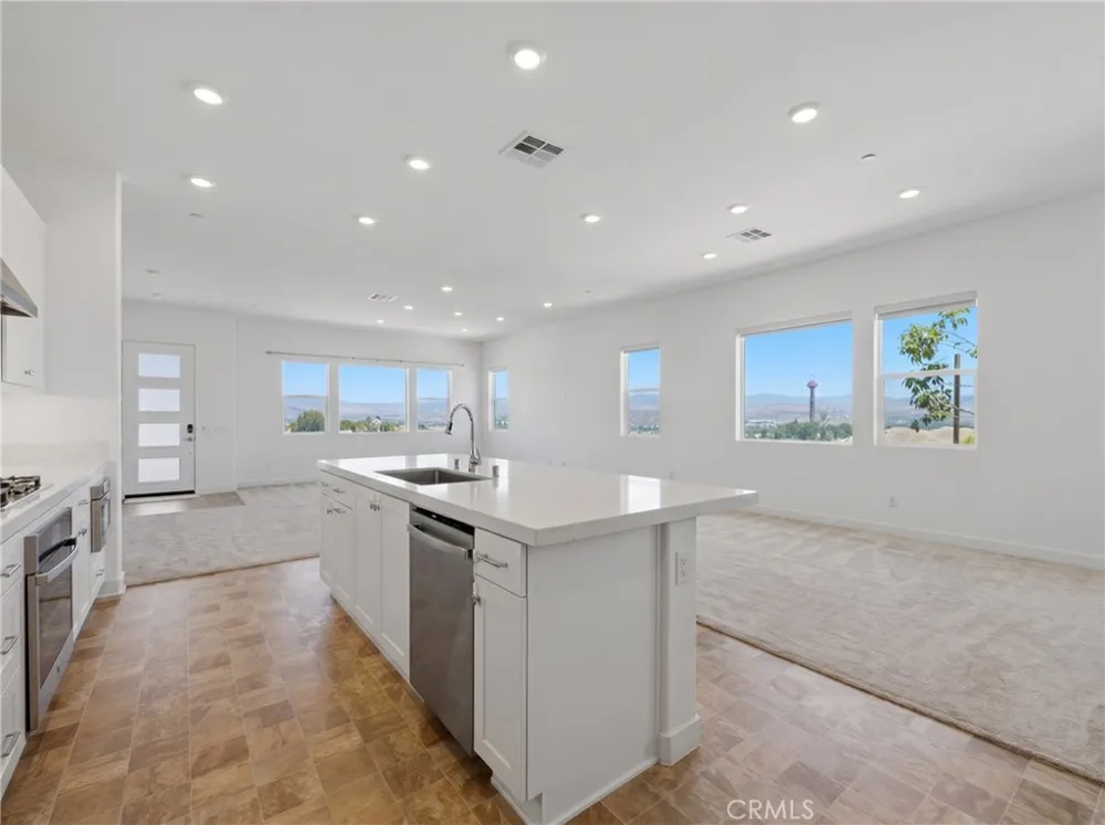 26729 Blue Hills Lp Valencia, CA 91381