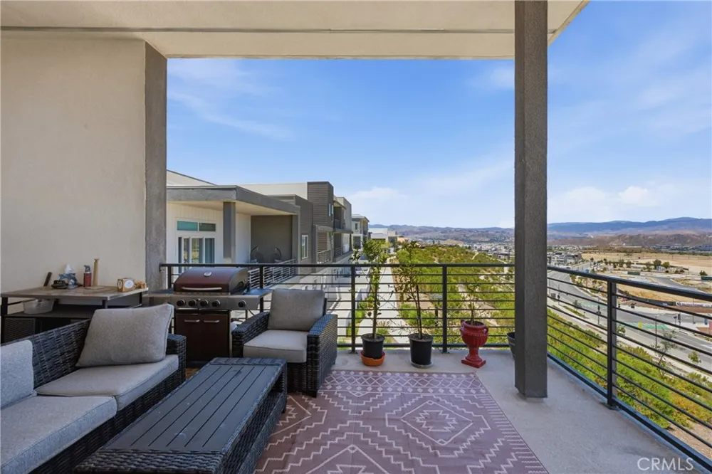 26729 Blue Hills Lp Valencia, CA 91381