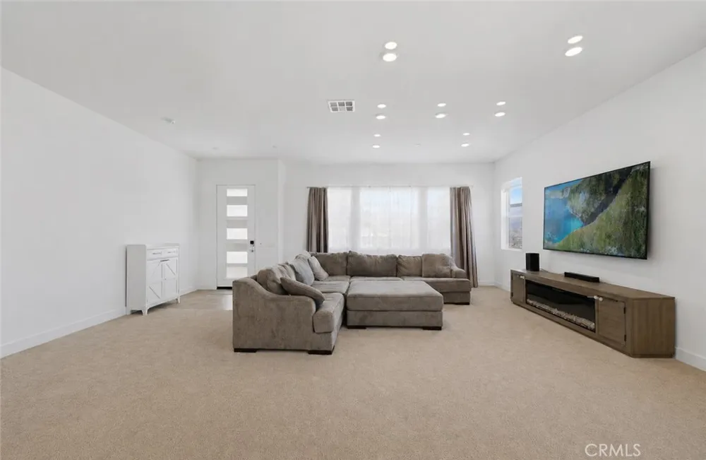 26729 Blue Hills Lp Valencia, CA 91381