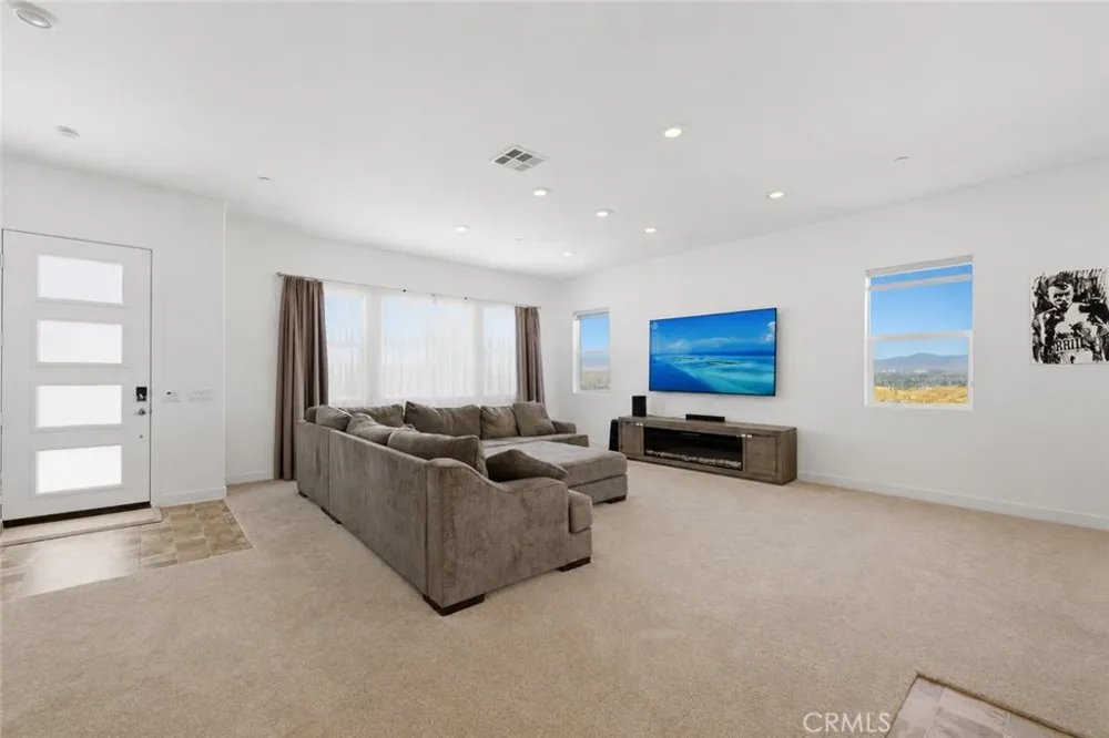 26729 Blue Hills Lp Valencia, CA 91381