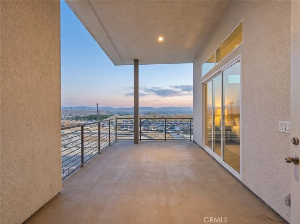 26729 Blue Hills Lp Valencia, CA 91381