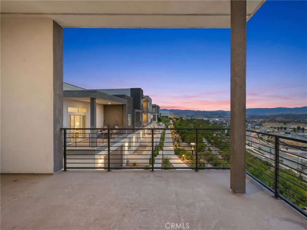 26729 Blue Hills Lp Valencia, CA 91381