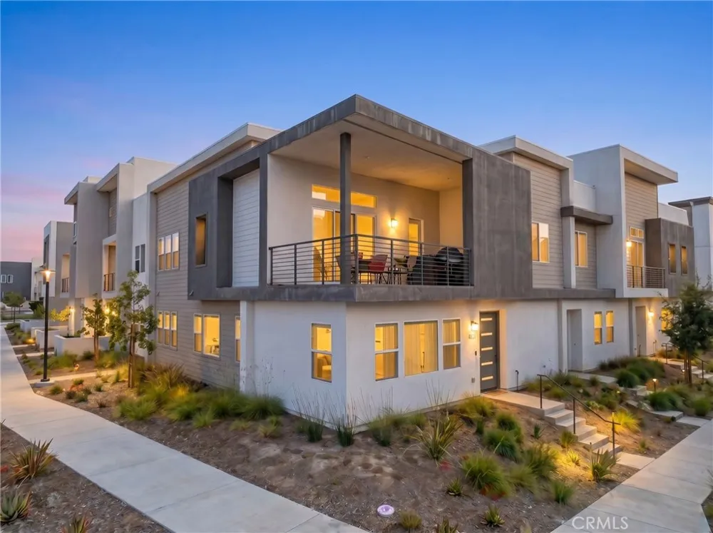 26729 Blue Hills Lp Valencia, CA 91381
