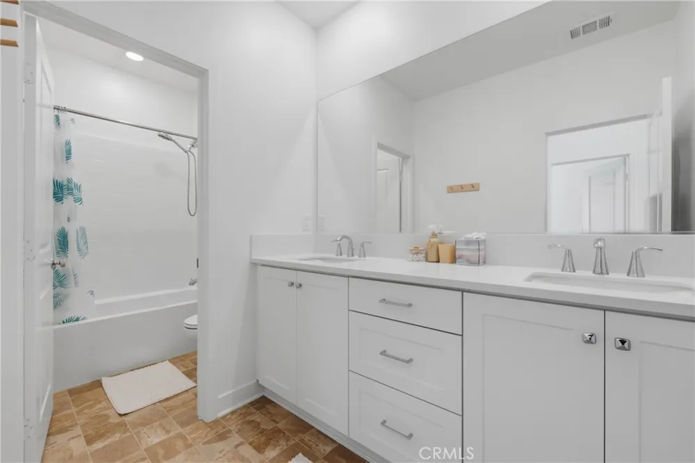 26729 Blue Hills Lp Valencia, CA 91381