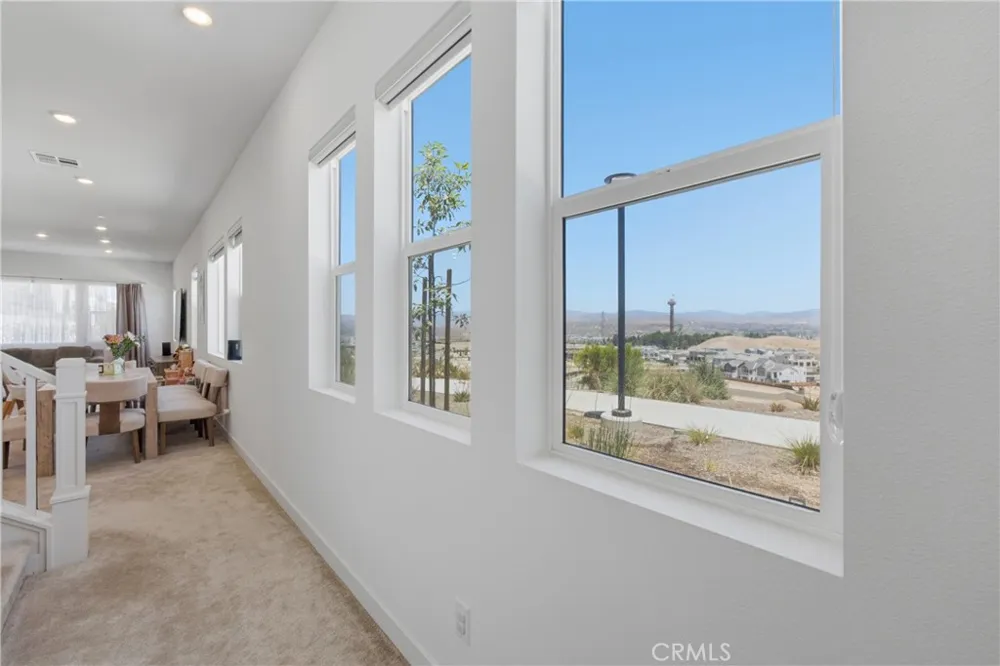 26729 Blue Hills Lp Valencia, CA 91381
