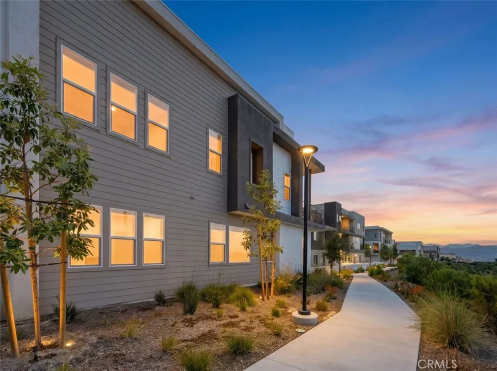 26729 Blue Hills Lp Valencia, CA 91381