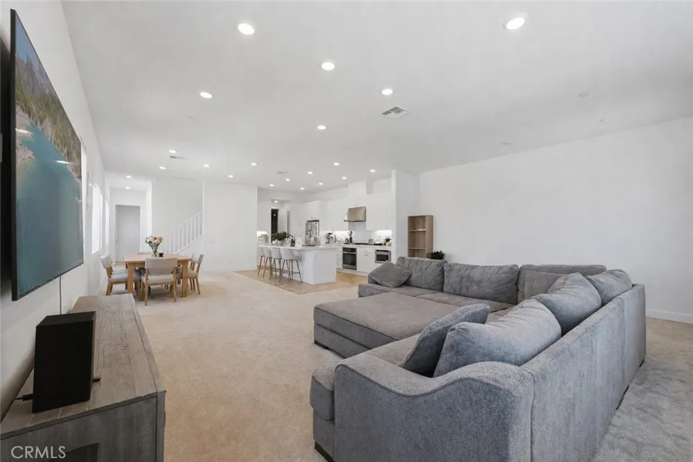 26729 Blue Hills Lp Valencia, CA 91381