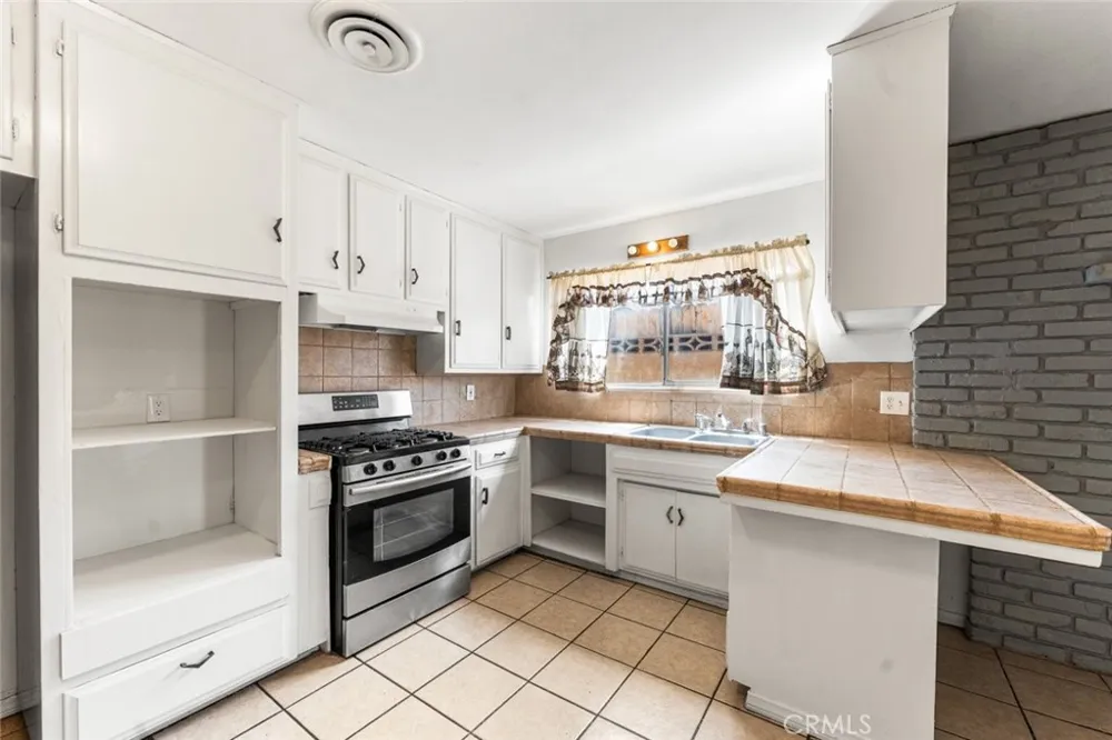 38447 2nd Street E Palmdale, CA 93550