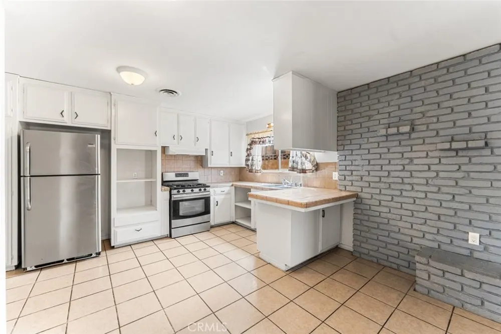 38447 2nd Street E Palmdale, CA 93550