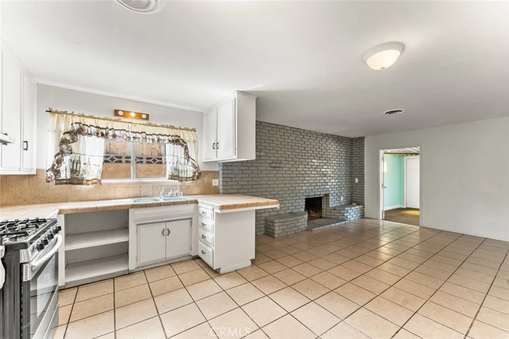 38447 2nd Street E Palmdale, CA 93550