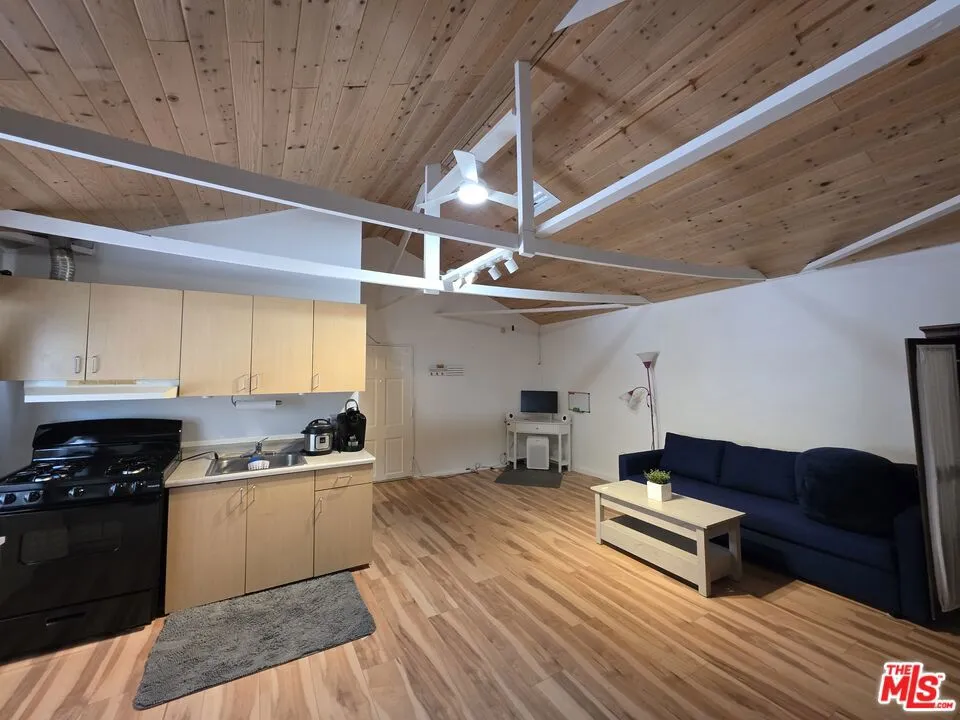 4602 Alveo Road #GH La Canada Flintridge, CA 91011