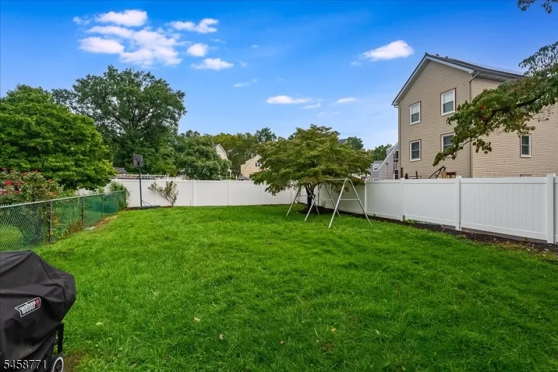 7 Hazelwood Rd Bloomfield, NJ 07003