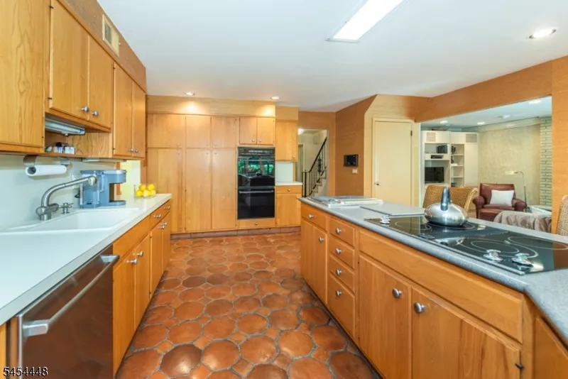 2 Midvale Ave West Caldwell, NJ 07006