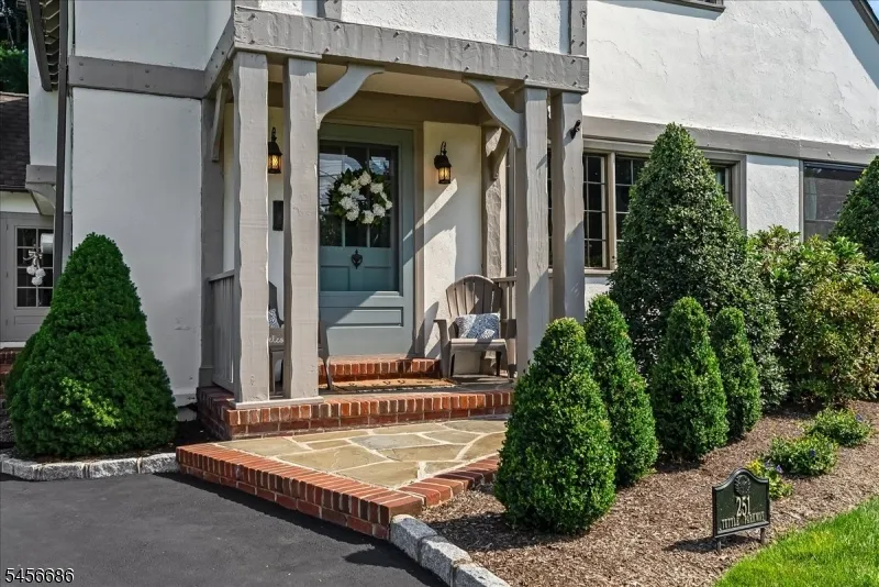 251 Tuttle Pkwy Westfield Town, NJ 07090