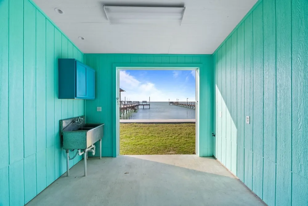122 Dead Ends Drive Rockport, TX 78382