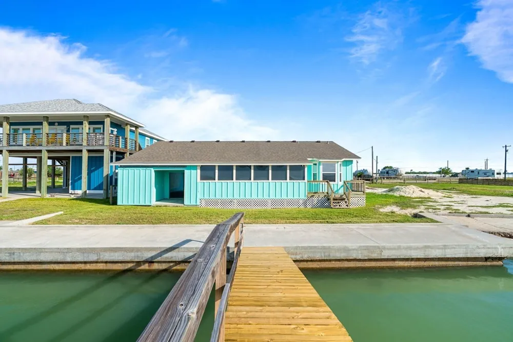 122 Dead Ends Drive Rockport, TX 78382
