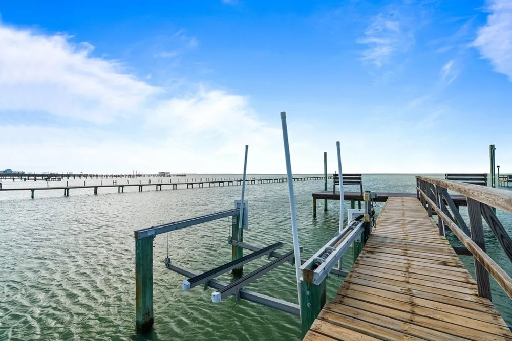 122 Dead Ends Drive Rockport, TX 78382
